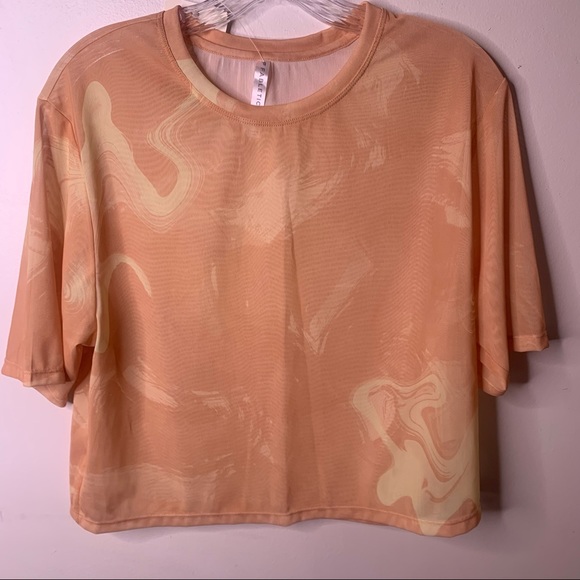 FABLETICS Nayeli Mesh Crop Short Sleeve Marble Pattern Workout Top - Picture 6 of 12
